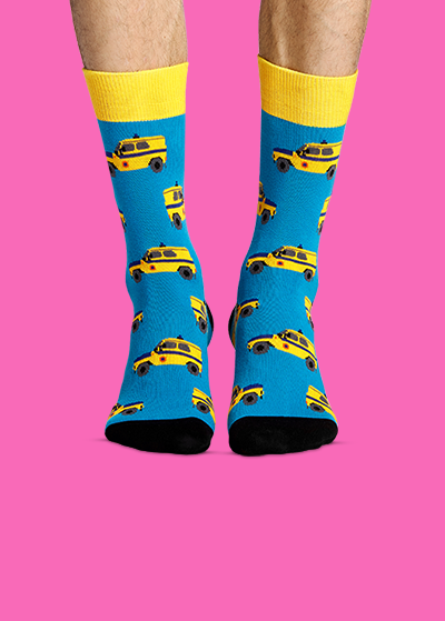 Носки давят. Мужские носки на ногах. Носки. Ноги в носочках. Носки давят.